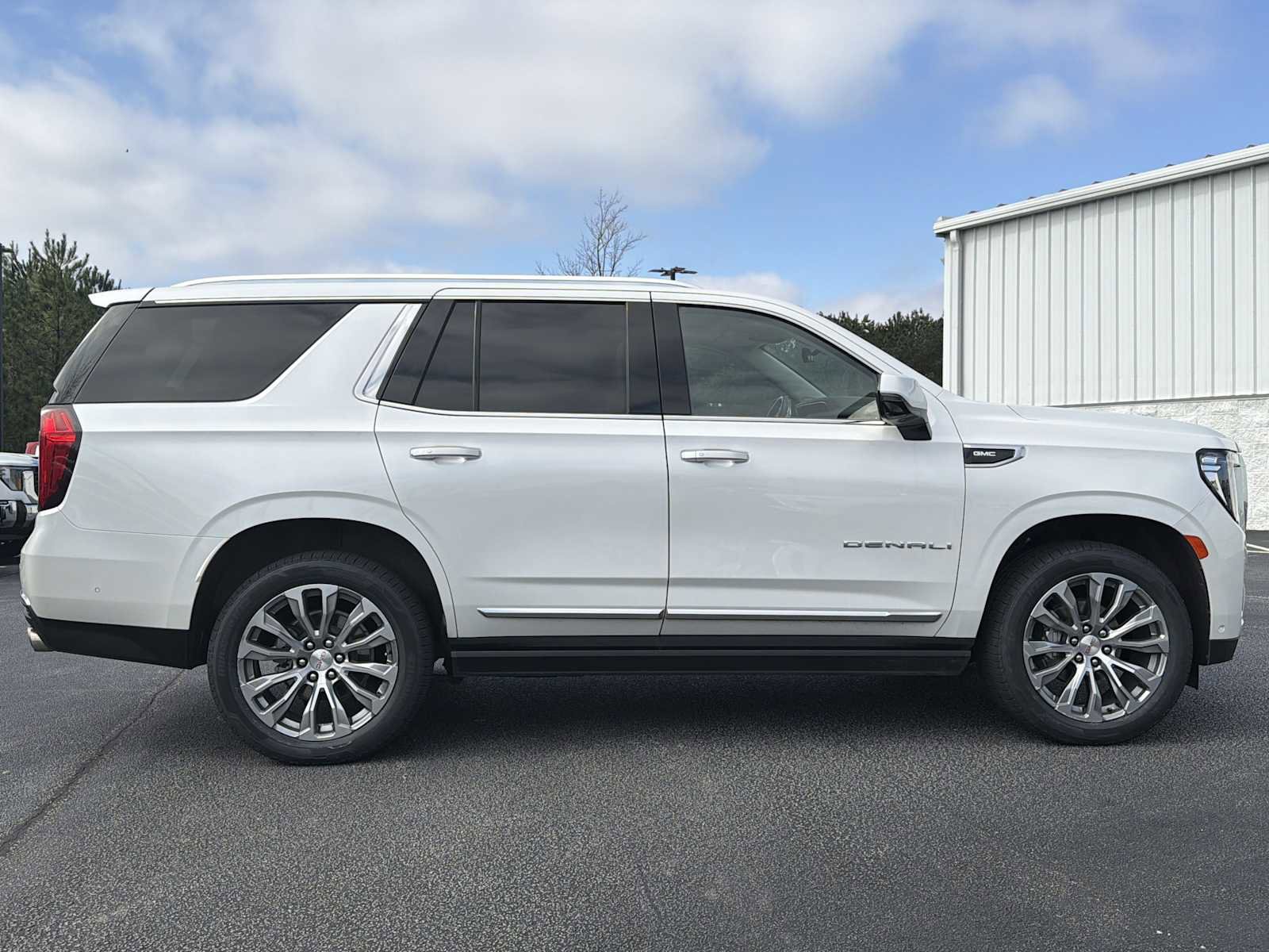 Used 2024 GMC Yukon Denali w/ Denali Reserve Package image 35