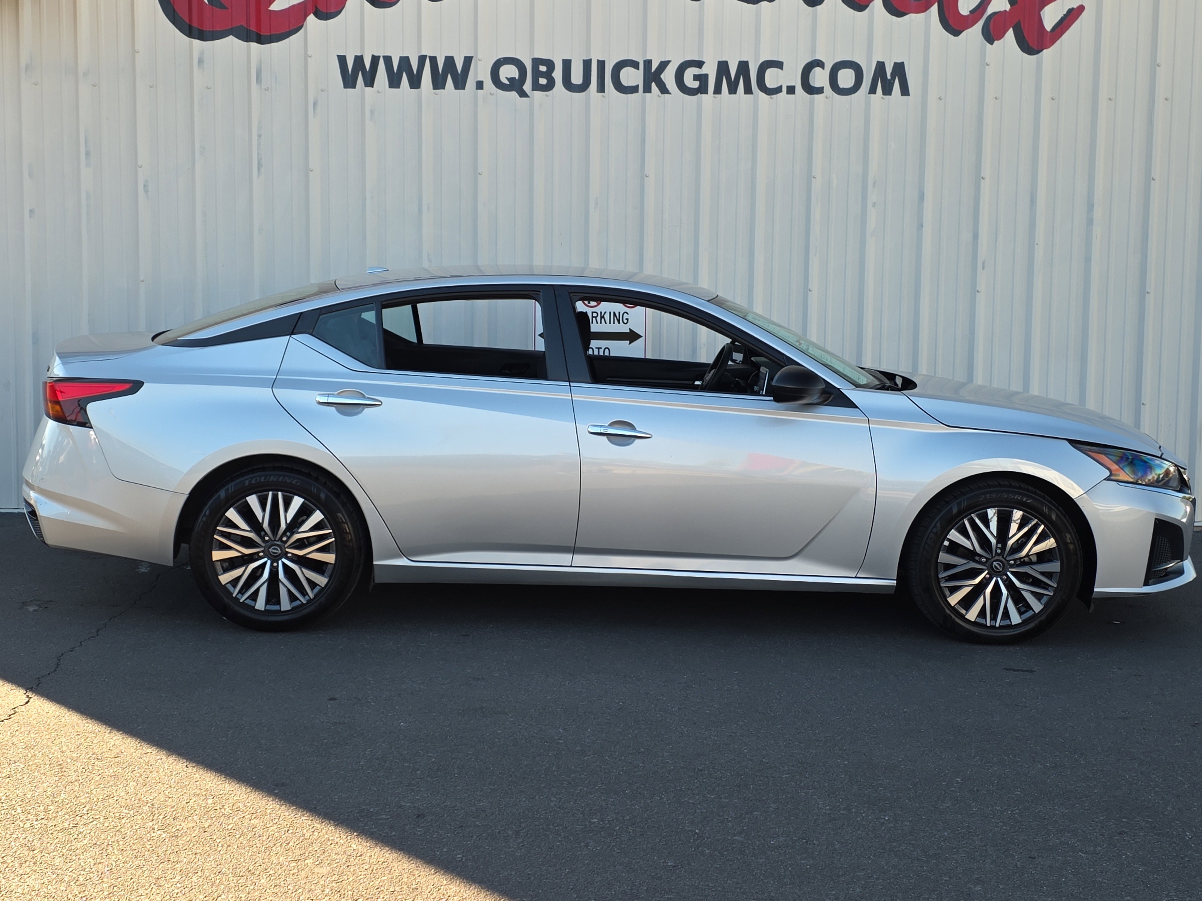 Used 2024 Nissan Altima 2.5 SV image 10