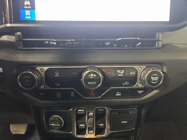 Used 2024 Jeep Wrangler Sport S image 25