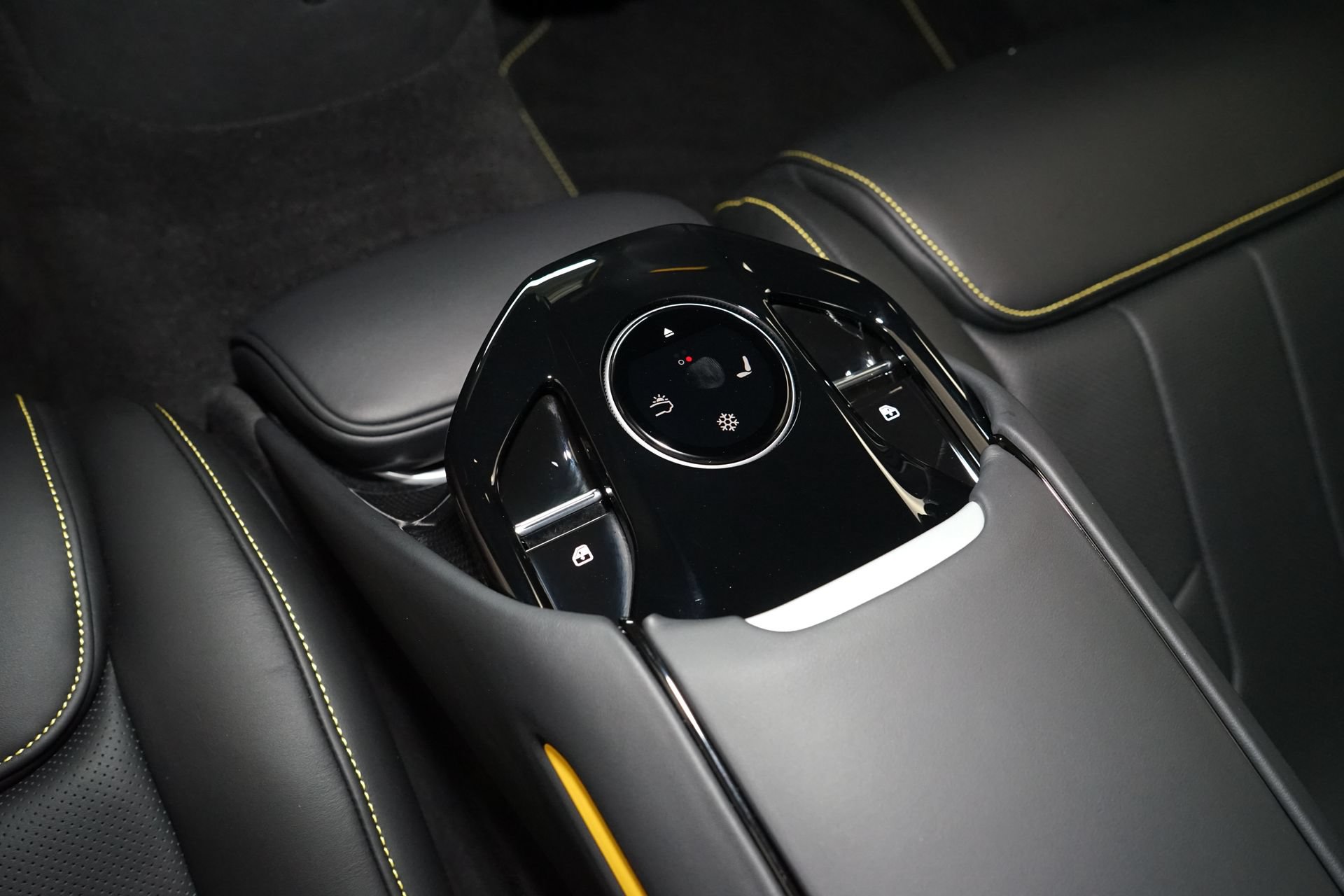 Used 2025 Ferrari Purosangue AWD/4WD image 20