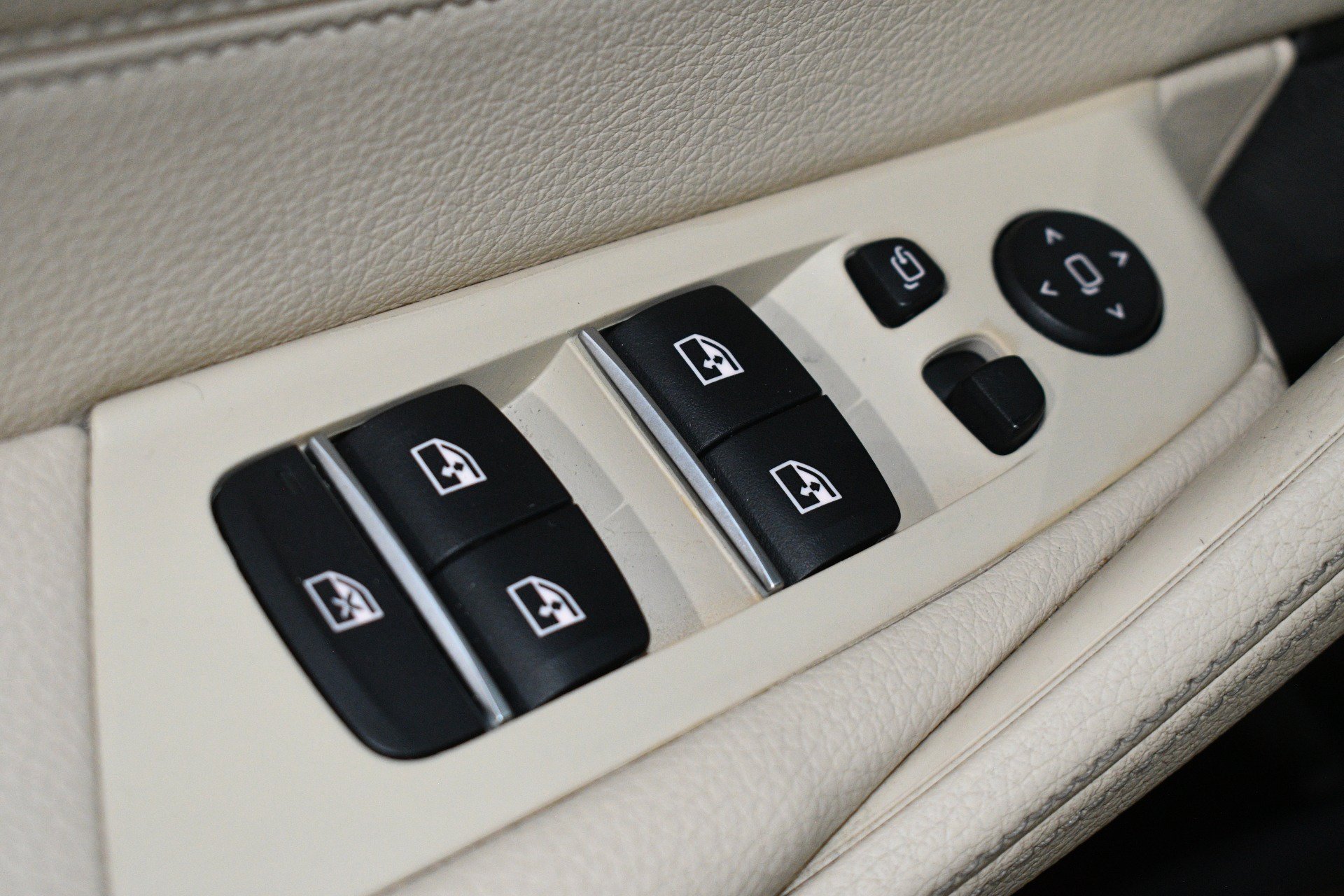 Used 2020 BMW 530i w/ Premium Package RWD image 40