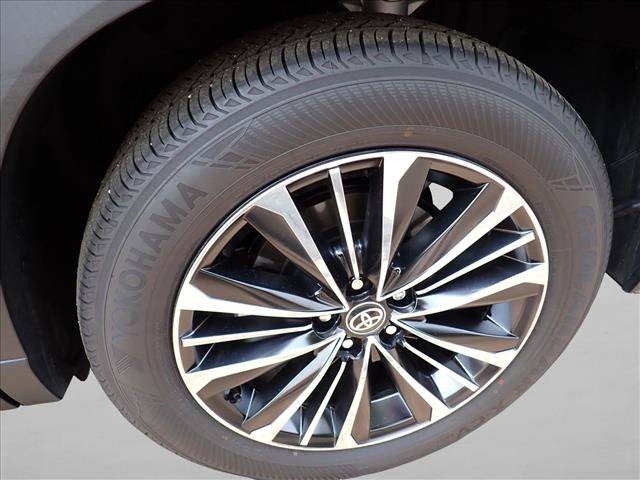 Certified 2025 Toyota Grand Highlander AWD Hybrid image 7
