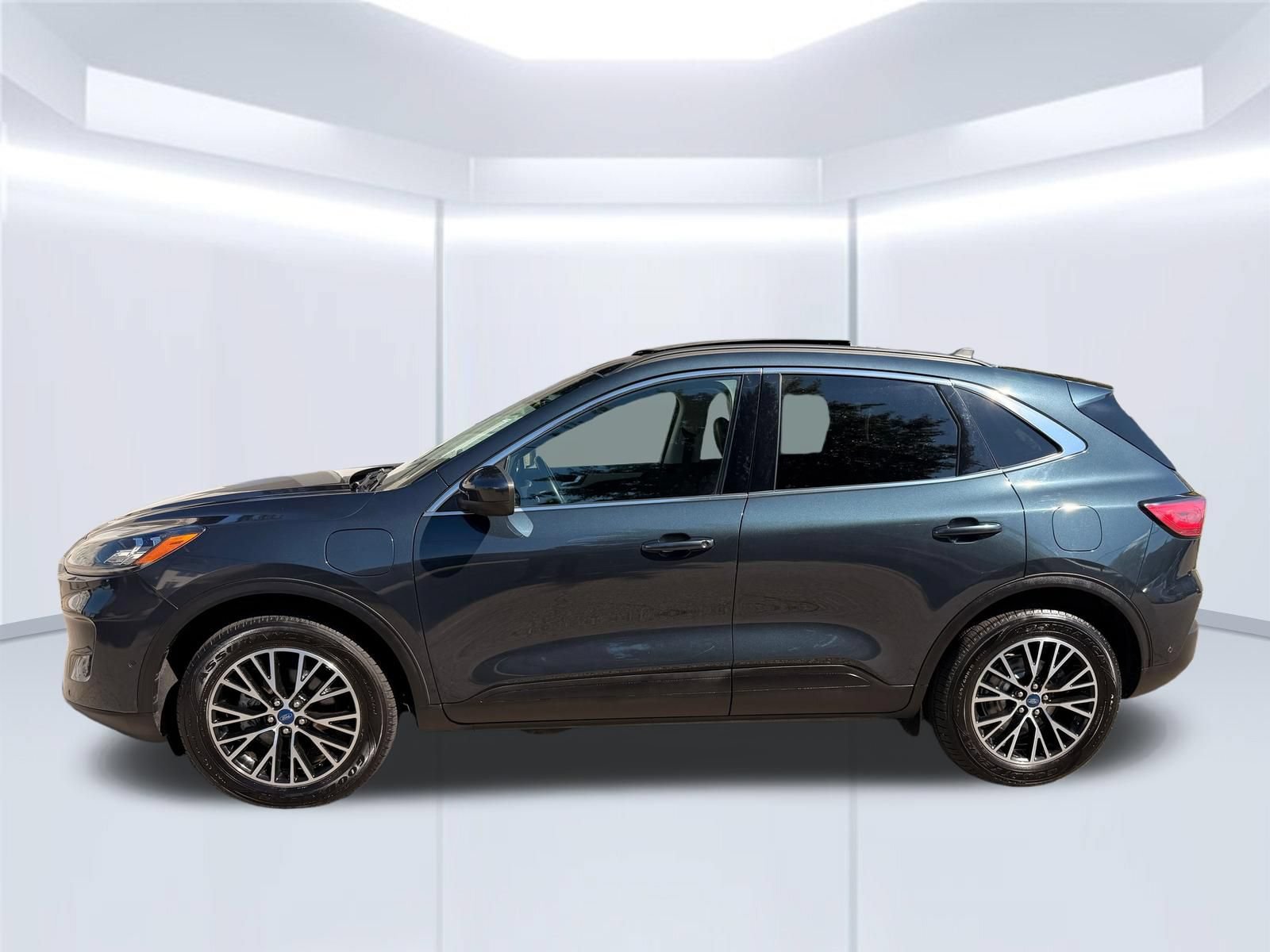 Used 2022 Ford Escape Titanium w/ Titanium Premium Package FWD image 11