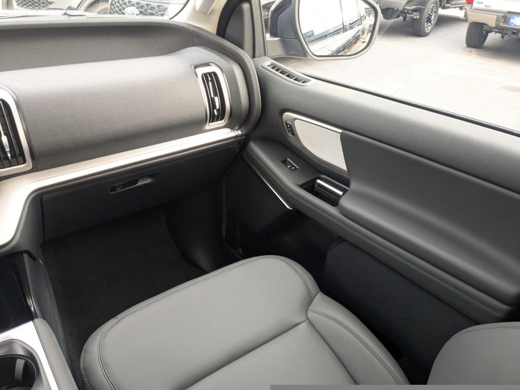 New 2026 Ford Expedition Active image 18