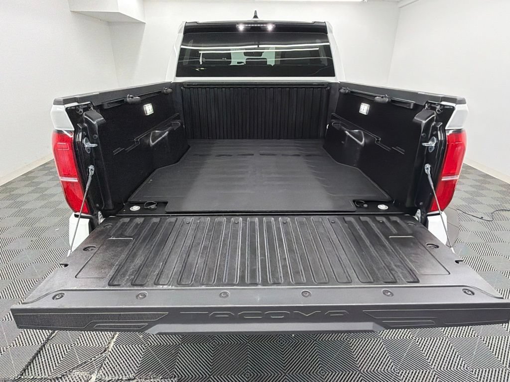 Certified 2026 Toyota Tacoma SR5 AWD/4WD image 15