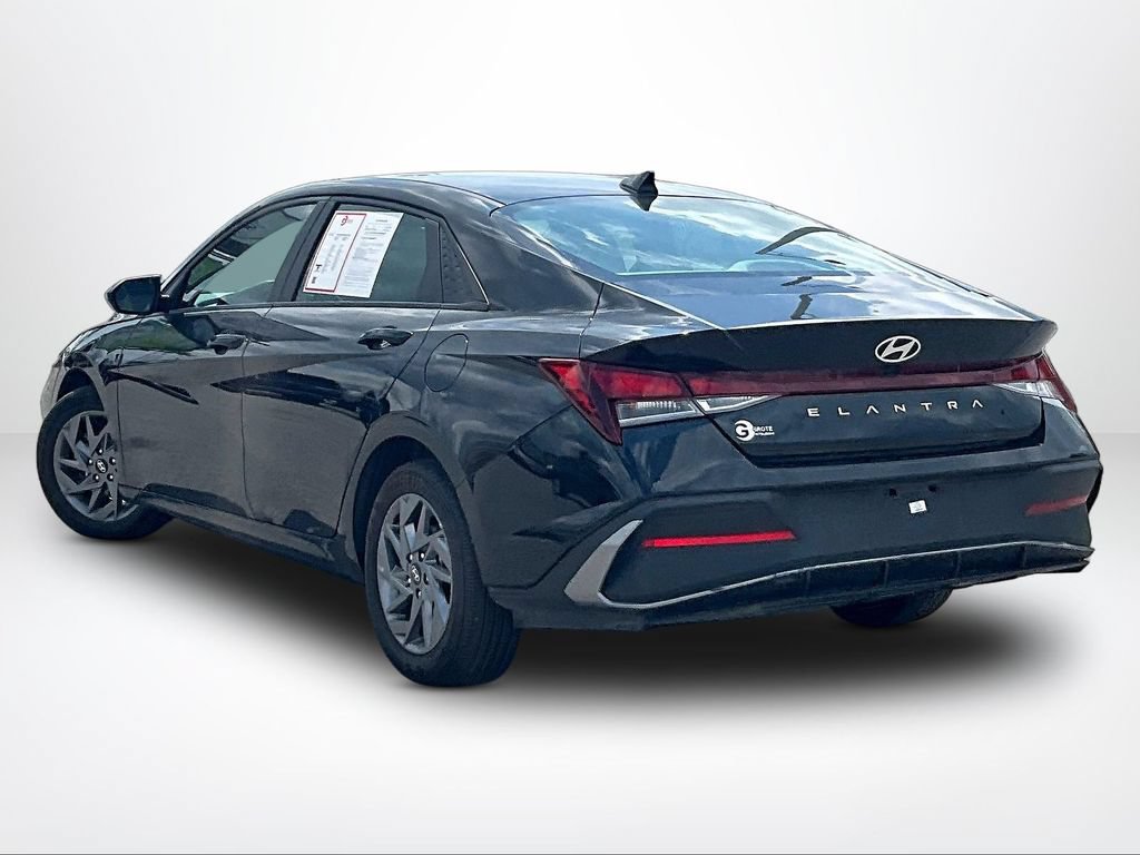 Used 2024 Hyundai Elantra SEL FWD image 12