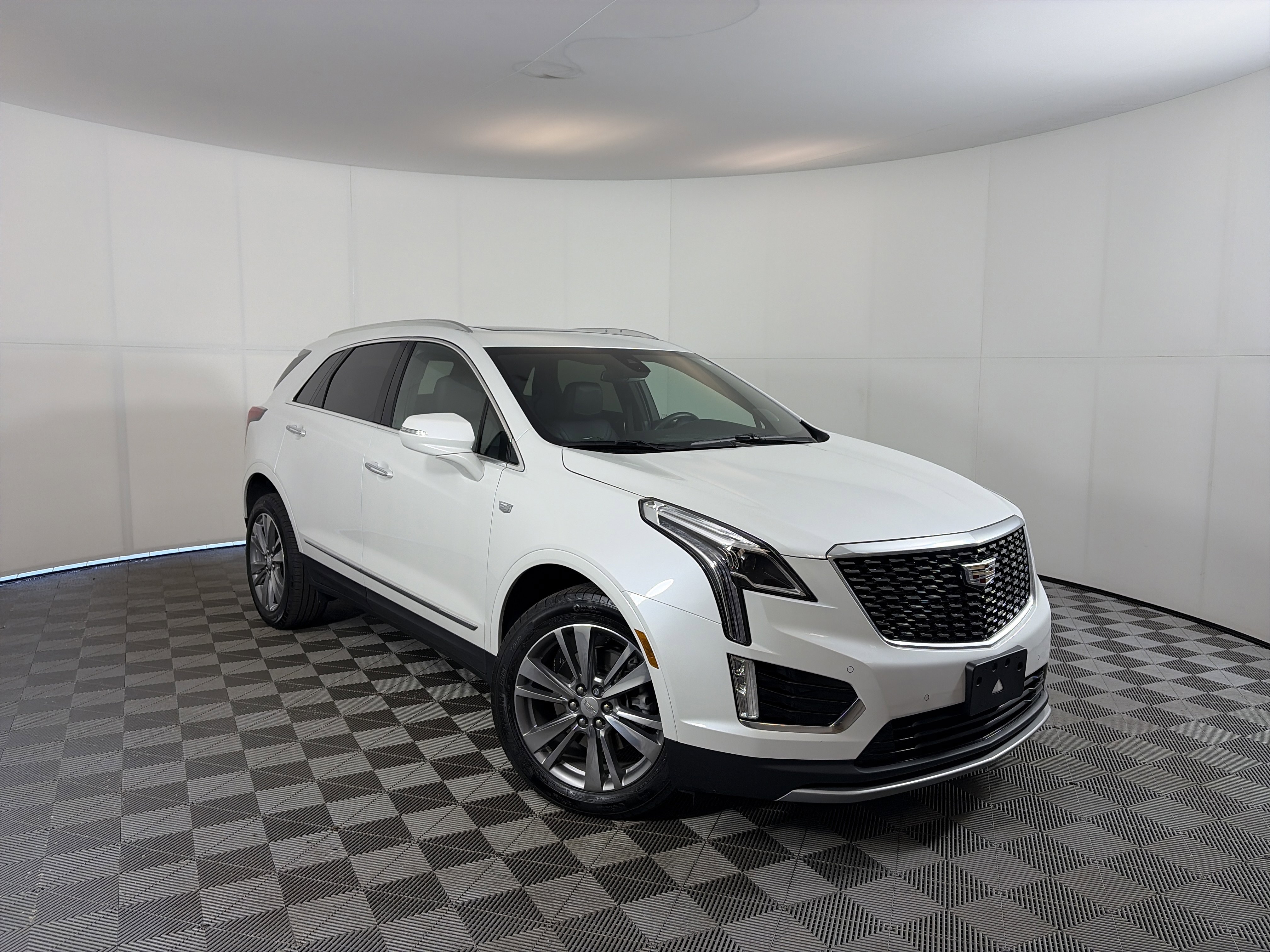 Used 2023 Cadillac XT5 Premium Luxury image 1