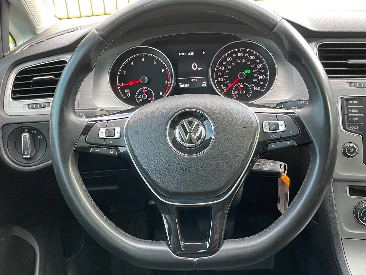 Used 2015 Volkswagen Golf S FWD image 29