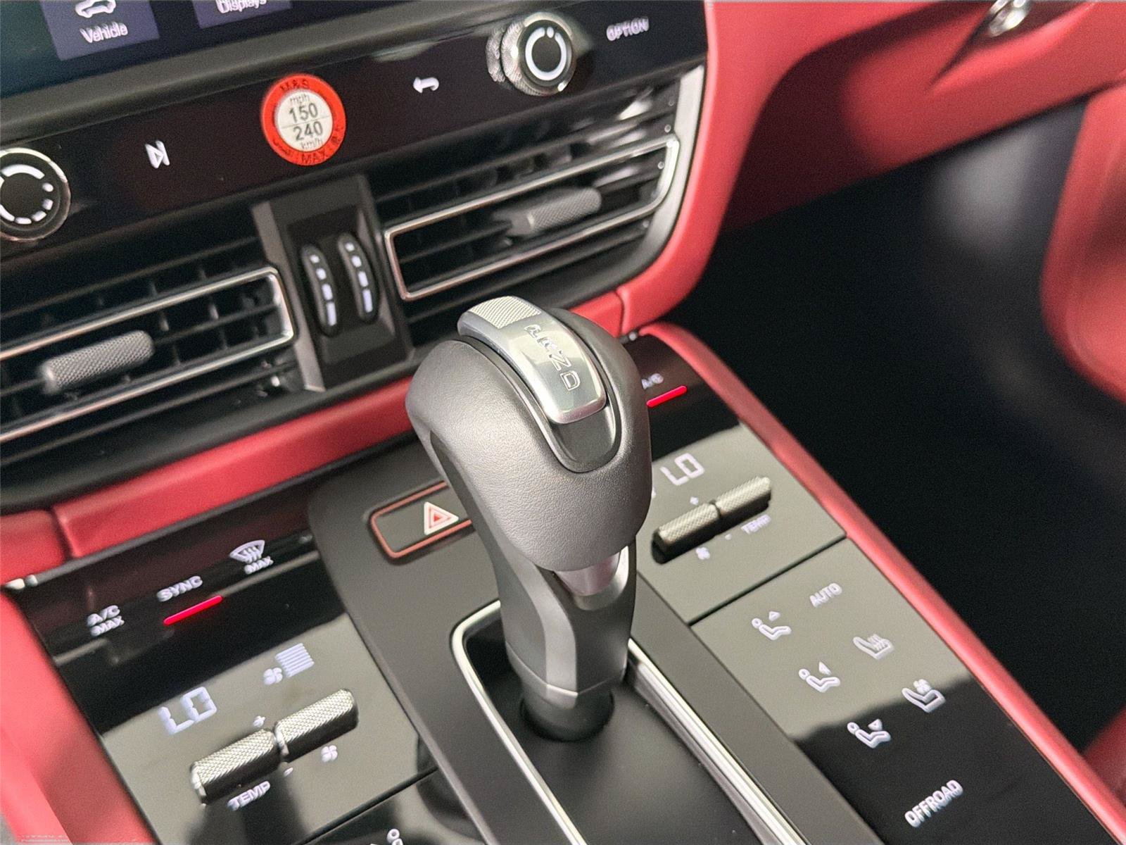 Certified 2025 Porsche Macan S AWD/4WD image 34