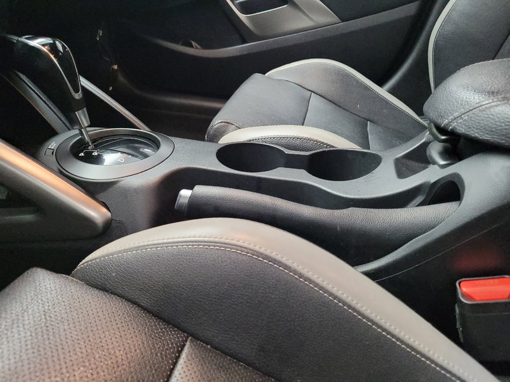 Used 2017 Hyundai Veloster Turbo FWD image 26