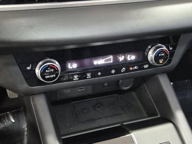 Used 2023 Mitsubishi Outlander 4WD Plug-In Hybrid image 31