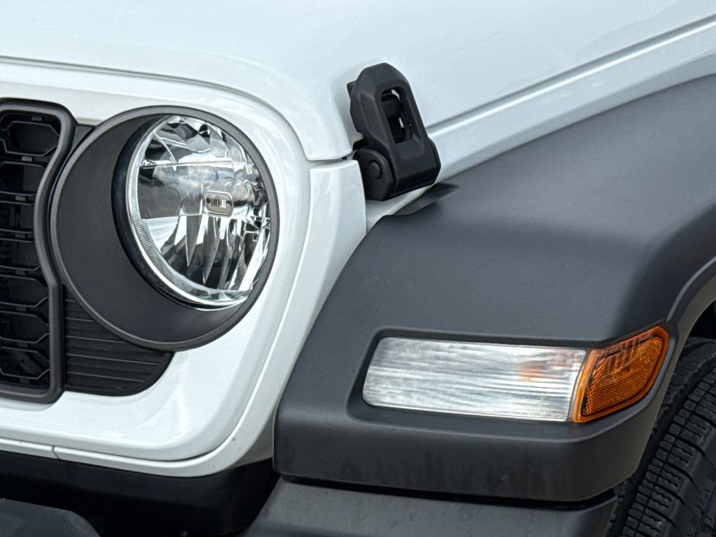 Used 2024 Jeep Wrangler Unlimited Sport AWD/4WD image 4