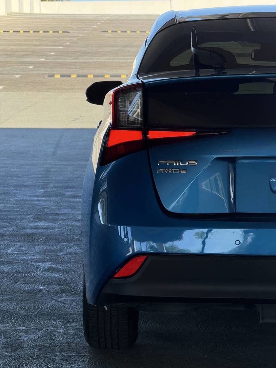 Used 2021 Toyota Prius LE AWD/4WD image 11