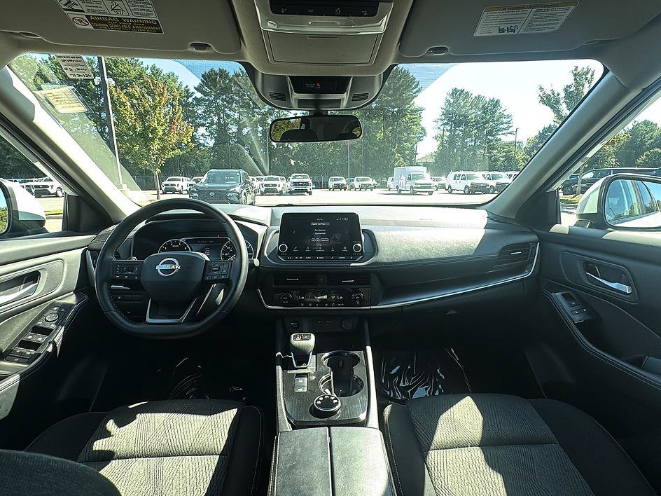 Certified 2025 Nissan Rogue SV AWD/4WD image 28