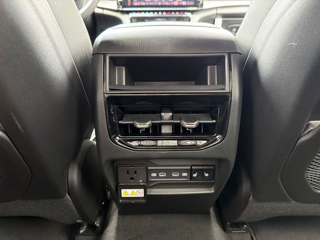 New 2026 Jeep Grand Cherokee Limited w/ Limited Altitude Package RWD image 18