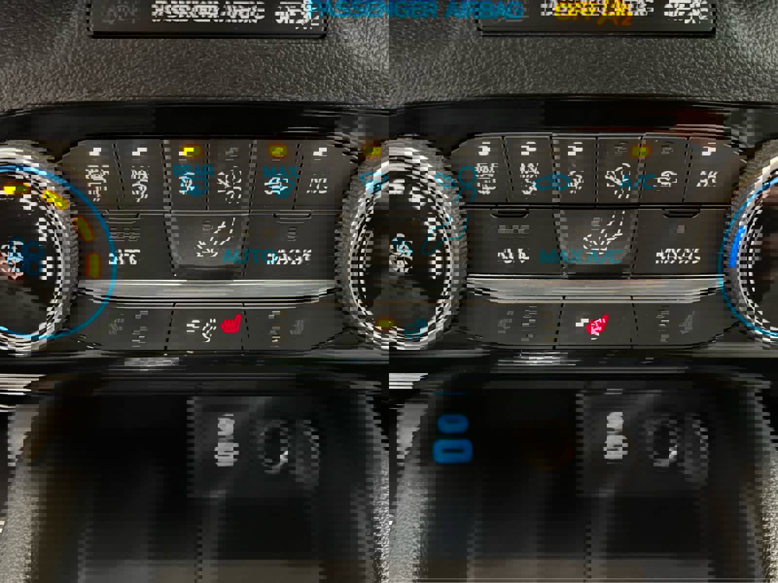 Used 2022 Ford Escape SE w/ Cold Weather Package image 4