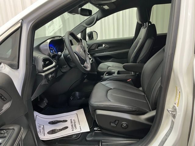 New 2026 Chrysler Pacifica Select FWD image 4