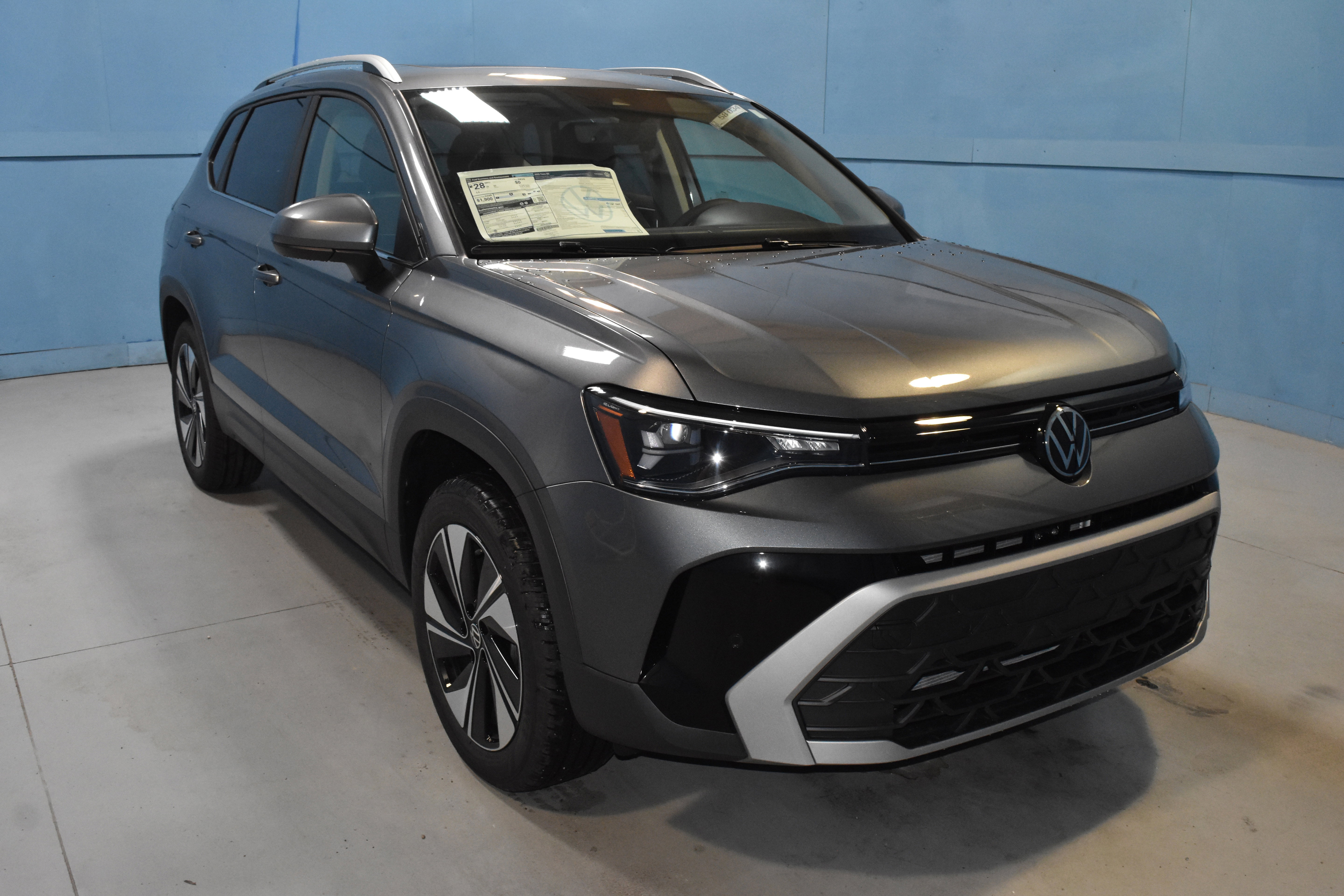 New 2025 Volkswagen Taos SE image 1