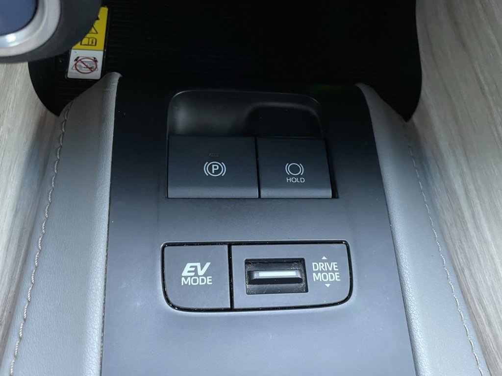 Used 2021 Toyota Venza XLE image 13