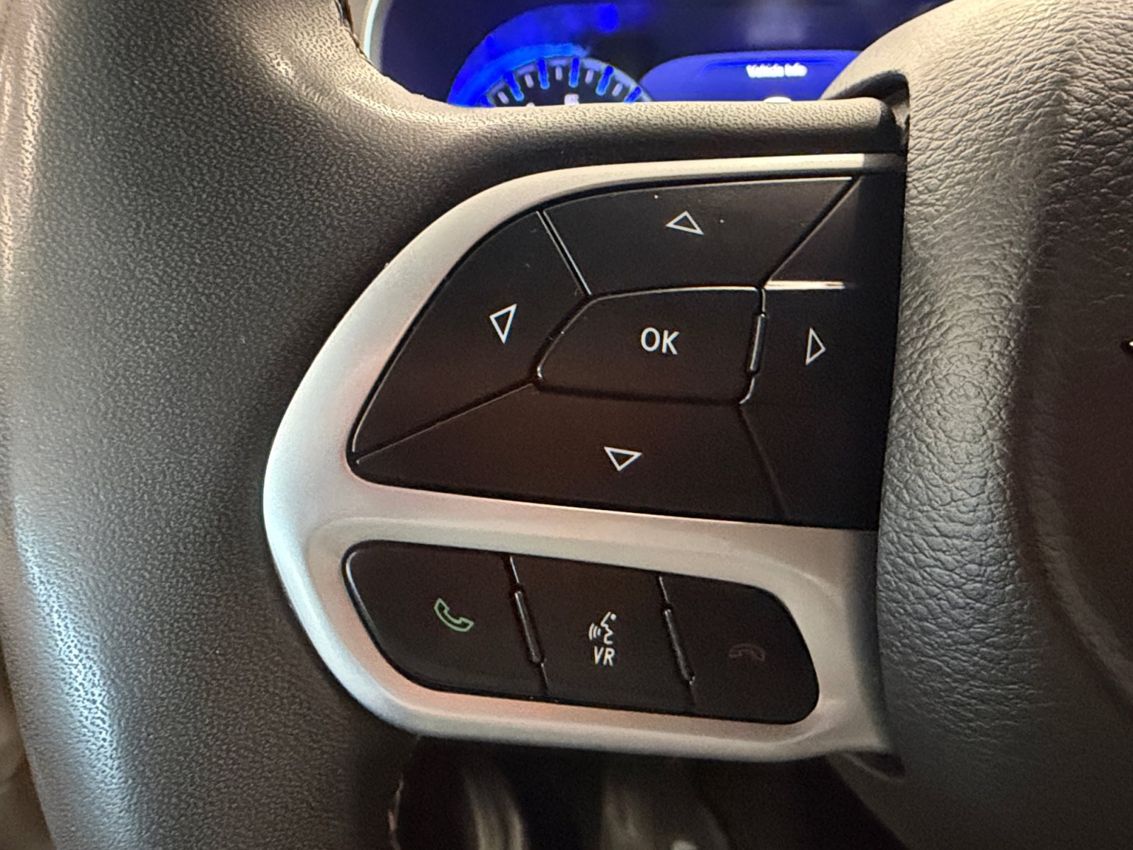 Used 2024 Chrysler Pacifica Touring-L FWD image 44