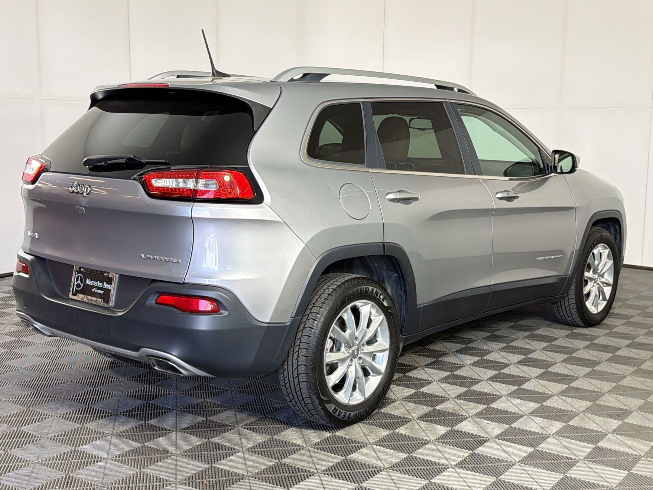 Used 2016 Jeep Cherokee Limited AWD/4WD image 9