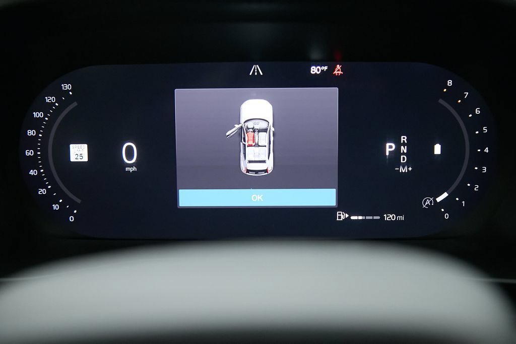 Certified 2023 Volvo XC40 B5 Plus w/ Driver Assist Package AWD/4WD image 18