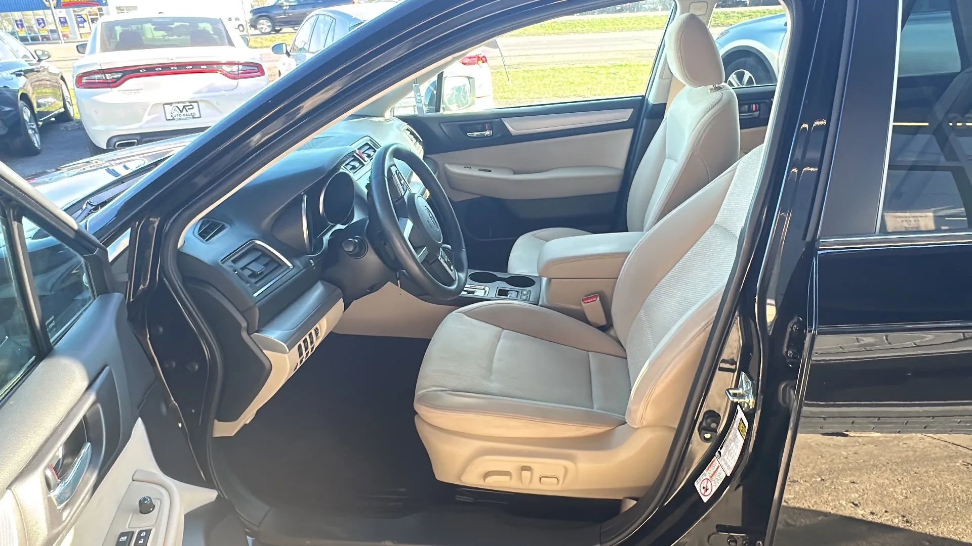 Used 2017 Subaru Outback 2.5i Premium image 9