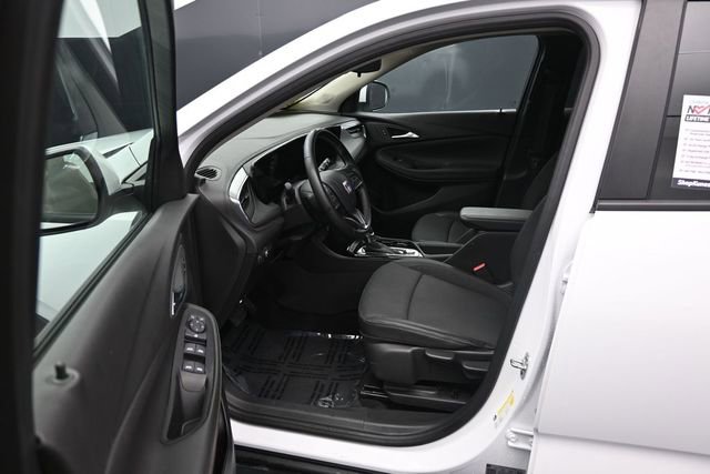 Used 2025 Buick Encore GX Preferred AWD/4WD image 12