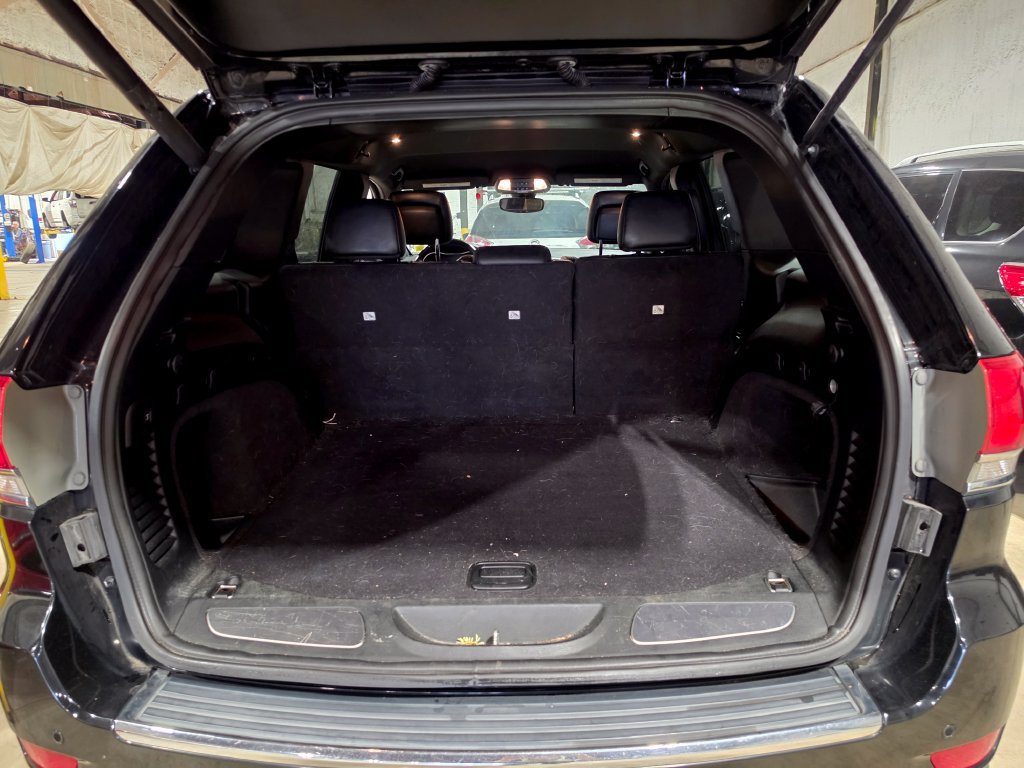 Used 2018 Jeep Grand Cherokee Limited AWD/4WD image 8
