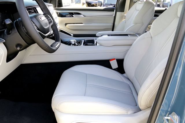 New 2026 Jeep Grand Wagoneer Limited AWD/4WD image 9