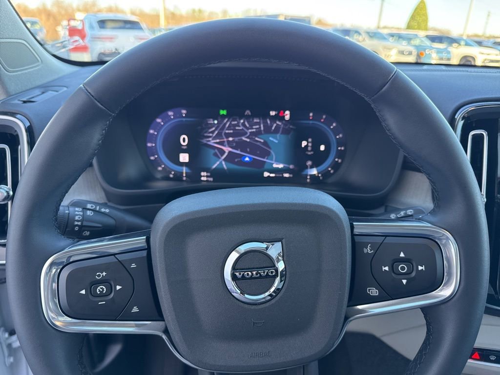 Used 2024 Volvo XC40 B5 Plus w/ Protection Package Premier image 32