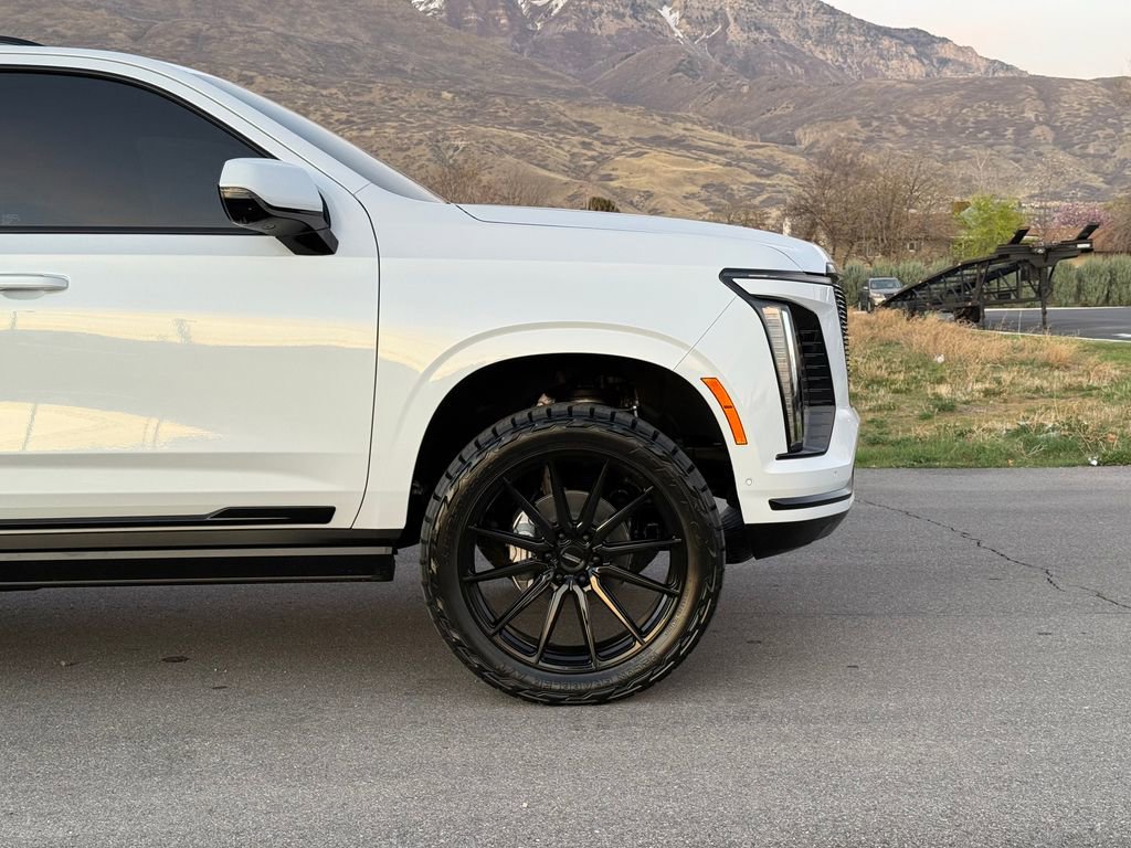 Used 2026 Cadillac Escalade Platinum Sport w/ LPO, ONYX Package image 6