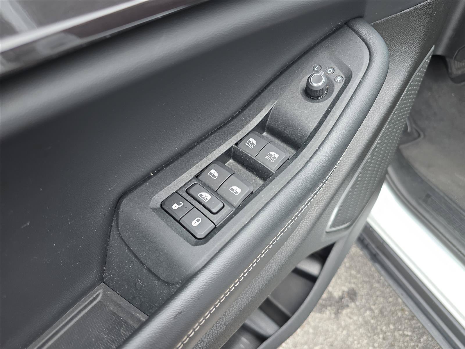 Used 2022 Jeep Grand Cherokee L Laredo AWD/4WD image 19