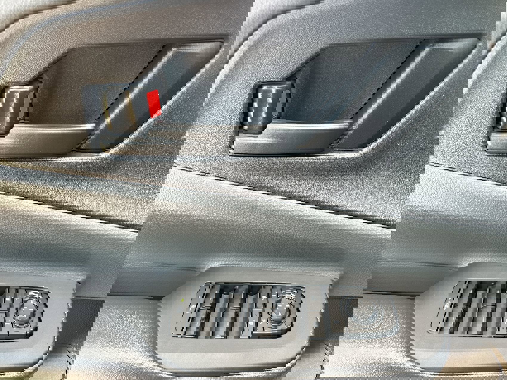 Used 2025 Toyota Prius Limited image 13