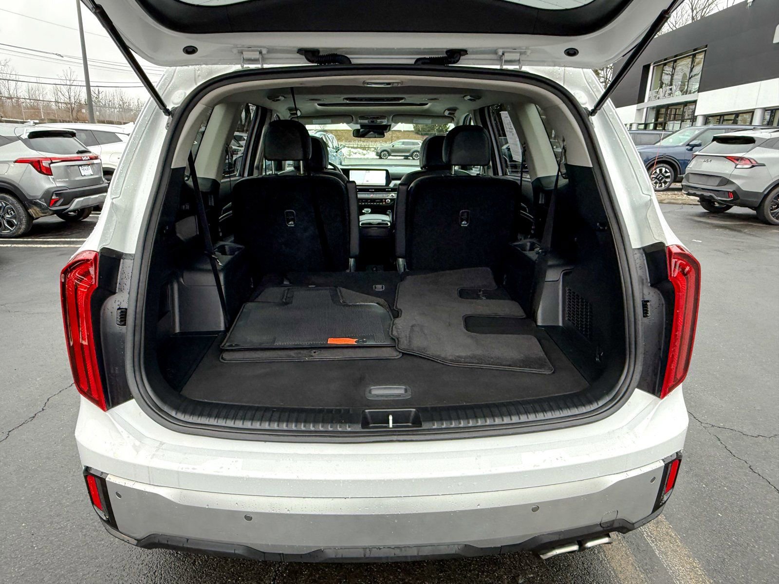 Certified 2024 Kia Telluride S w/ S Sunroof Package image 43