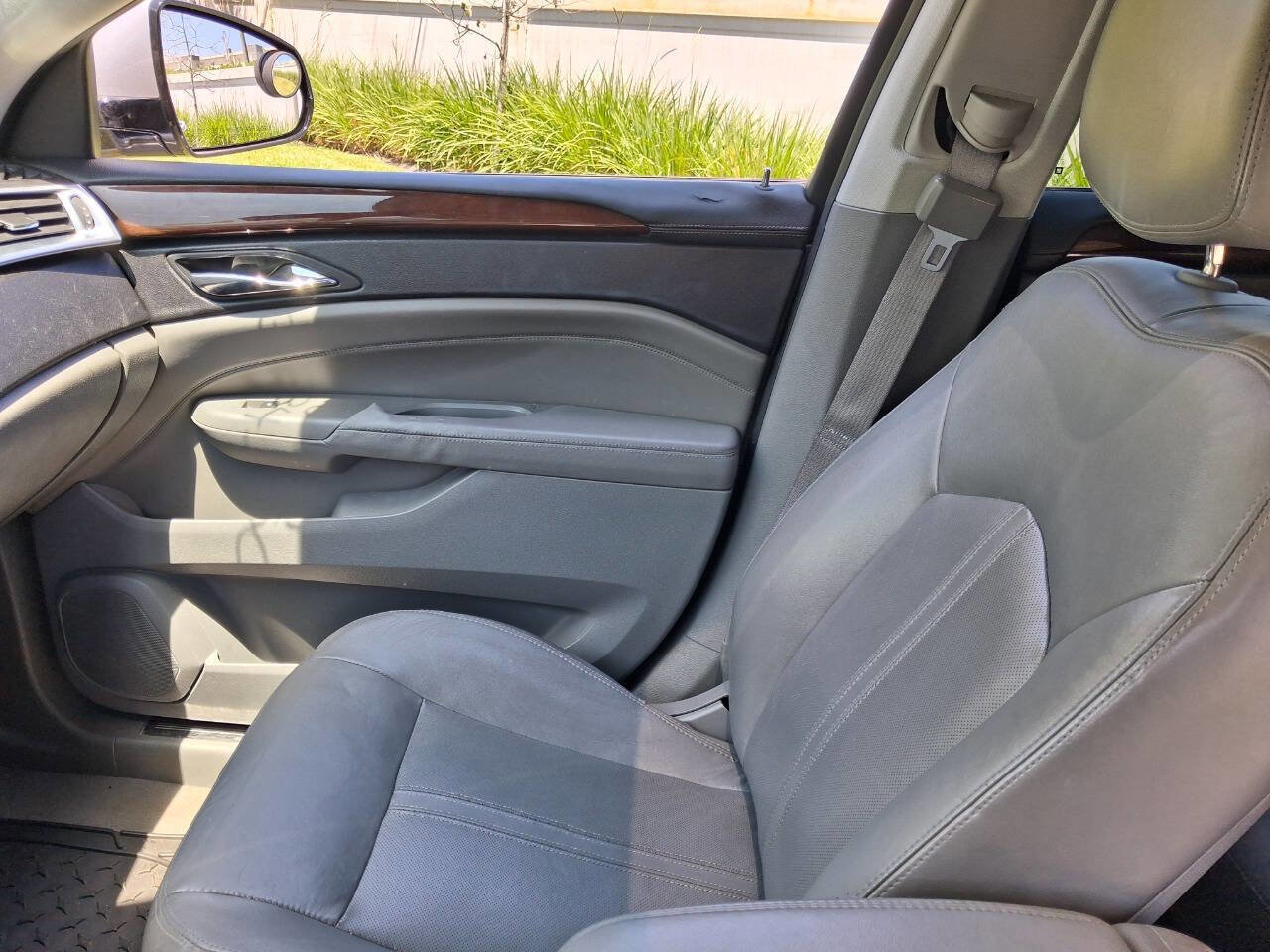 Used 2011 Cadillac SRX Luxury FWD image 14