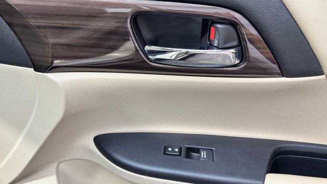 Used 2017 Honda Accord EX-L image 14