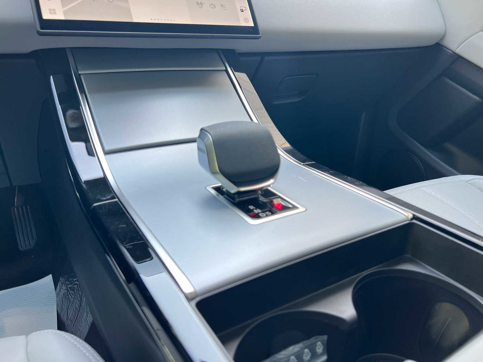 Certified 2025 Land Rover Range Rover Evoque S image 9