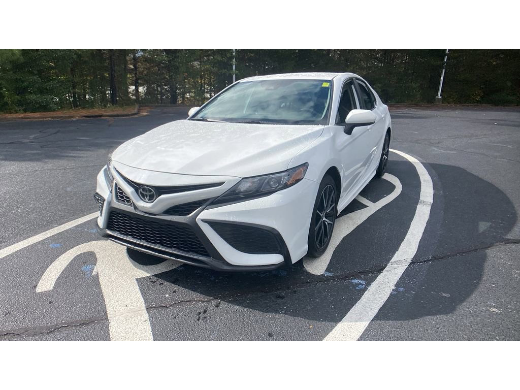 Used 2021 Toyota Camry SE image 3