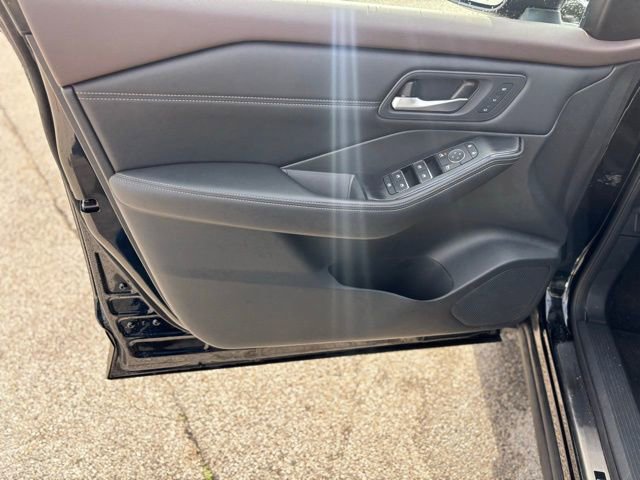 Used 2023 Nissan Rogue SL w/ SL Premium Package image 14