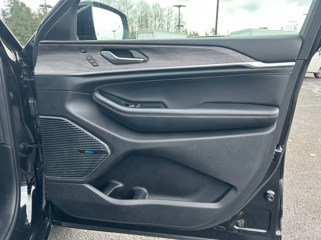 Used 2021 Jeep Grand Cherokee L Overland w/ Luxury Tech Group IV image 25