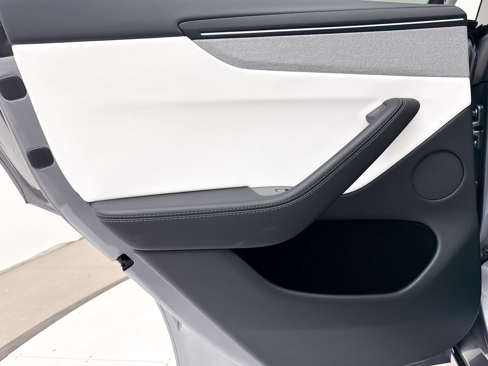 Used 2026 Tesla Model Y Long Range RWD image 34