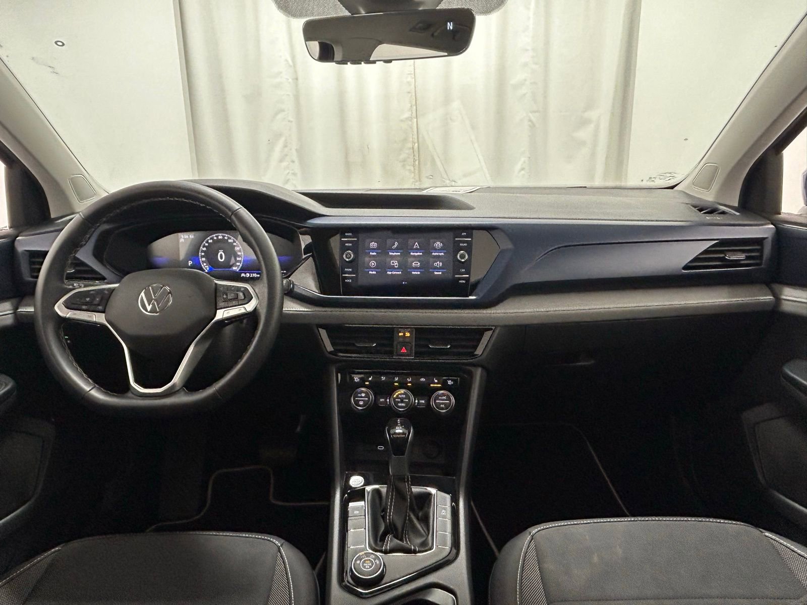 Used 2024 Volkswagen Taos SE w/ Panoramic Sunroof Package image 8