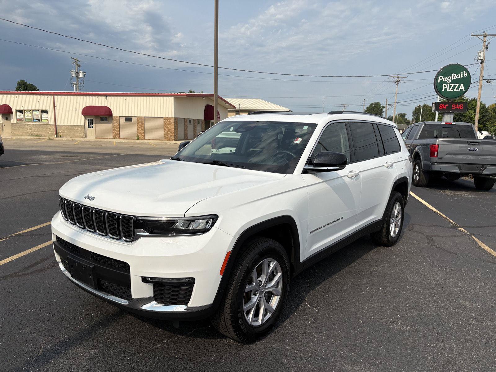 Used 2022 Jeep Grand Cherokee L Limited AWD/4WD image 22