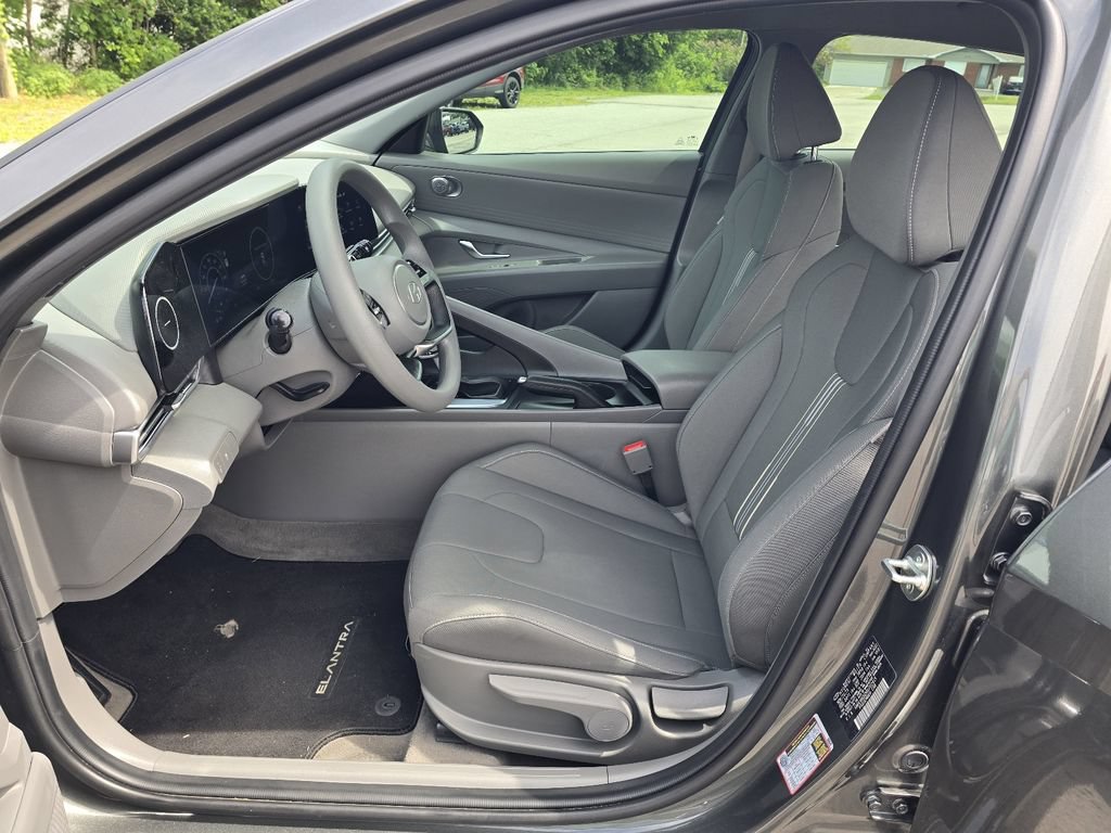 Used 2024 Hyundai Elantra SEL FWD image 12