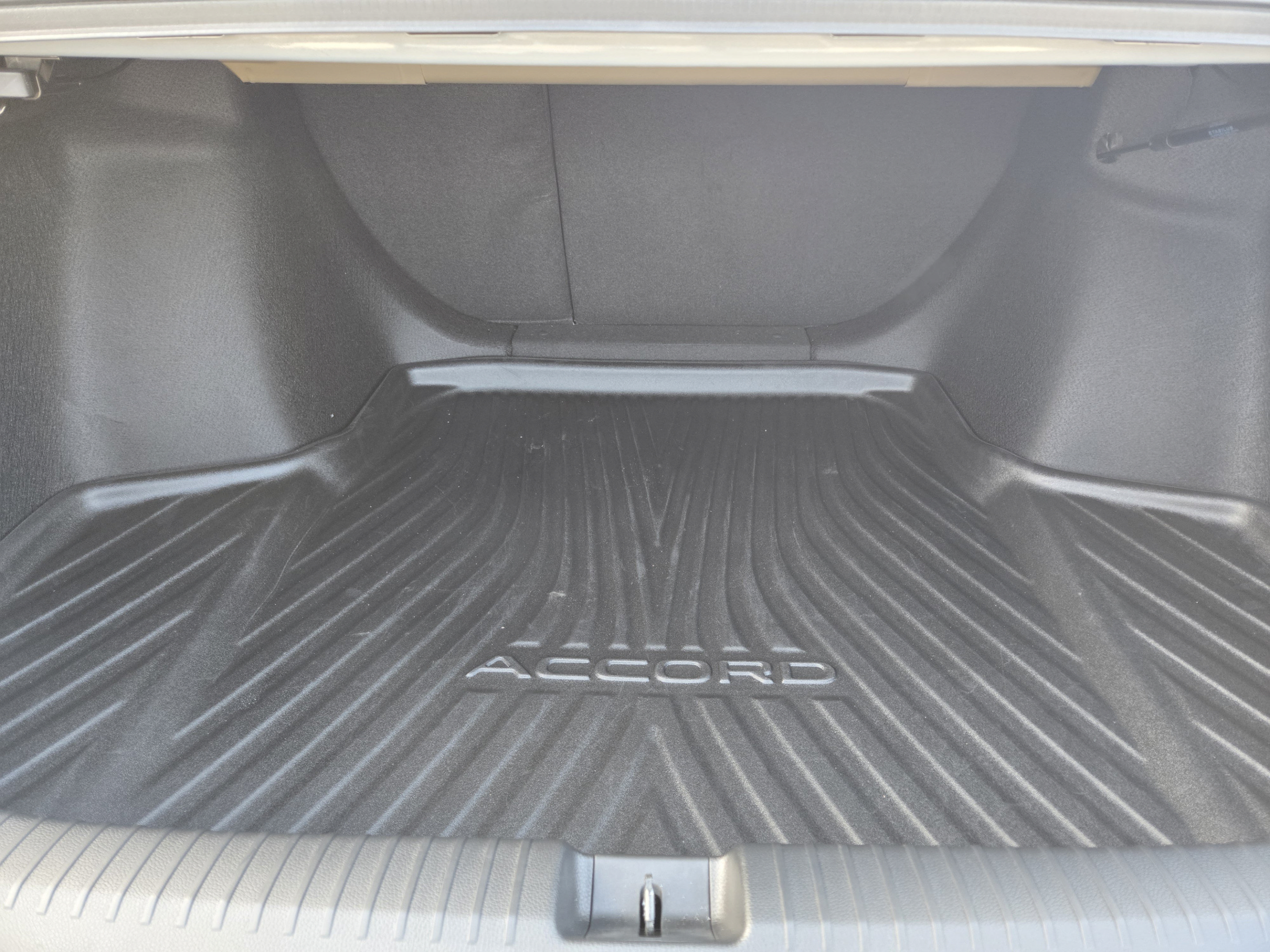Used 2025 Honda Accord SE image 27