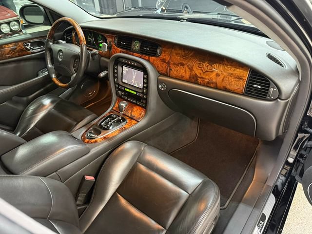 Used 2005 Jaguar XJ8 RWD image 14