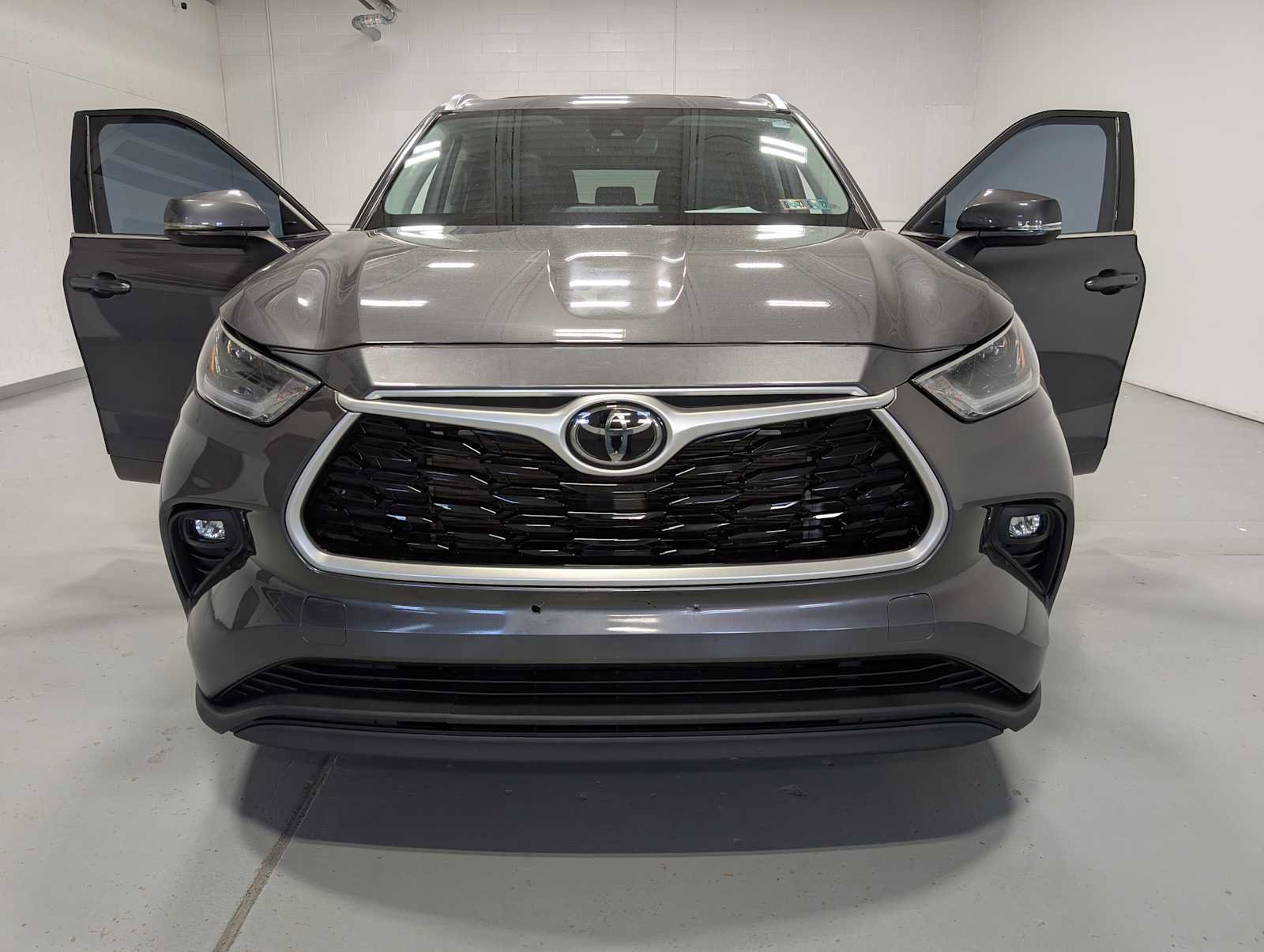 Used 2021 Toyota Highlander XLE AWD/4WD image 15
