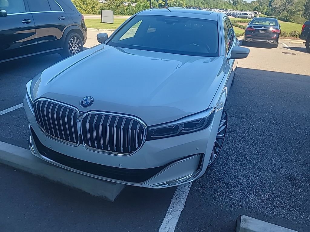 Used 2022 BMW 750i xDrive w/ Executive Package image 2