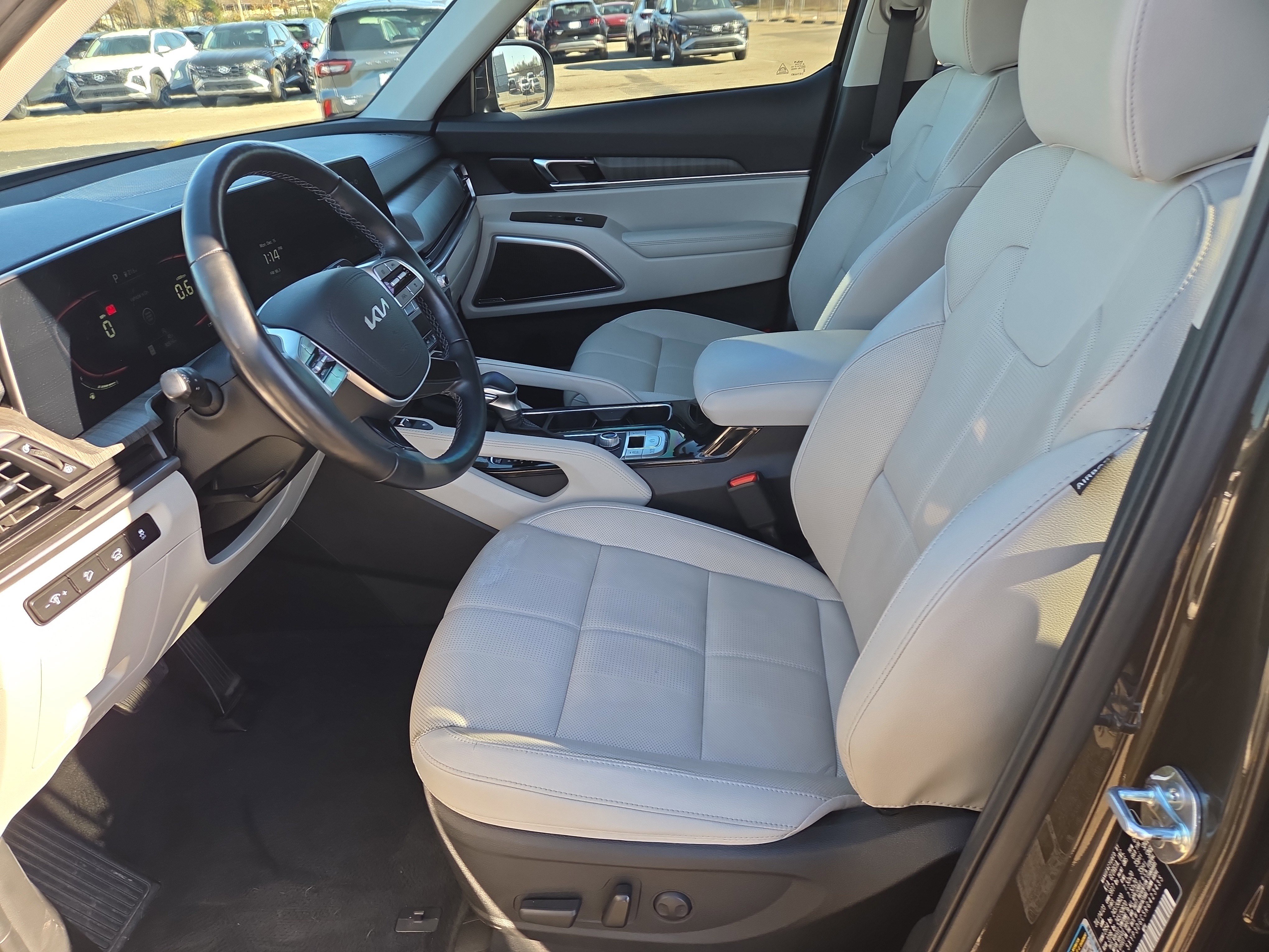 Used 2023 Kia Telluride S w/ S Sunroof Package image 5